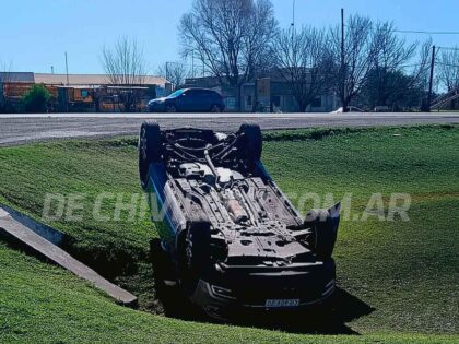 <span style='color:#f000000;font-size:14px;'>SINIESTRO VIAL</span><br>Vuelco de una camioneta en la Ruta 5: tres personas trasladadas al Hospital Municipal item-thumbnail