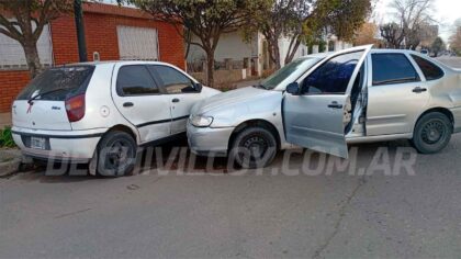 <span style='color:#f000000;font-size:14px;'>SINIESTRO VIAL</span><br>Violenta colisión en la intersección de Bolívar y Yapeyú que involucró tres vehículos item-thumbnail