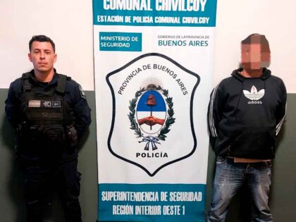 <span style='color:#f000000;font-size:14px;'>POLICIALES</span><br>Un ladrón fue sorprendido por el dueño del auto y arrestado por la policía local item-thumbnail
