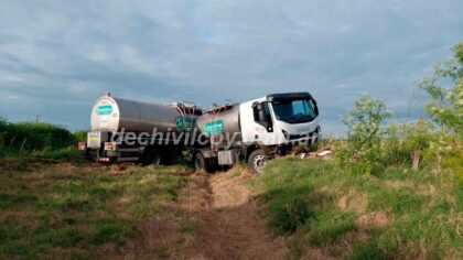 <span style='color:#f000000;font-size:14px;'>LOCALES</span><br>Un camión de gran porte se despistó en la Ruta 5 item-thumbnail