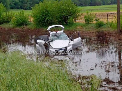 <span style='color:#f000000;font-size:14px;'>ACTUALIDAD</span><br>Ruta 5: un Peugeot 208 en el que viajaban cuatro chivilcoyanos terminó en la banquina en el kilómetro 164,200 item-thumbnail