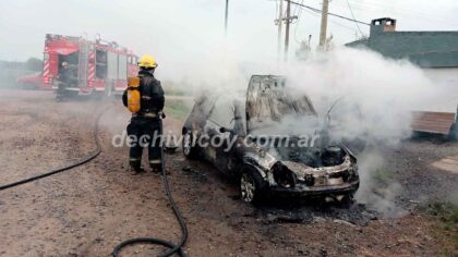 <span style='color:#f000000;font-size:14px;'>LOCALES</span><br>Un automóvil se incendió en Humberto Primo 749 item-thumbnail