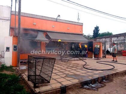Los bomberos concurrieron al incendio de un local en calle 106 numeral 348 derecha item-thumbnail