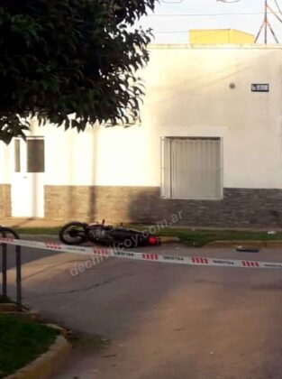 Trágico choque en Moquehuá: El joven motociclista, con traumatismo de cráneo grave, sigue internado en Terapia Intensiva item-thumbnail