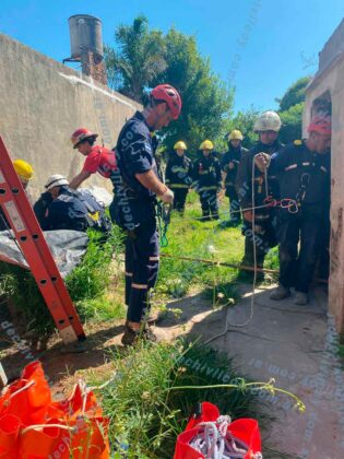 Emergencia en una vivienda: Un hombre con movilidad reducida cayó a un pozo ciego item-thumbnail