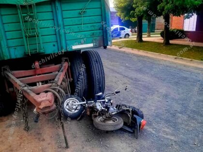 <span style='color:#f000000;font-size:14px;'>ACTUALIDAD</span><br>Grave accidente: un menor de 12 años chocó contra un acoplado estacionado item-thumbnail